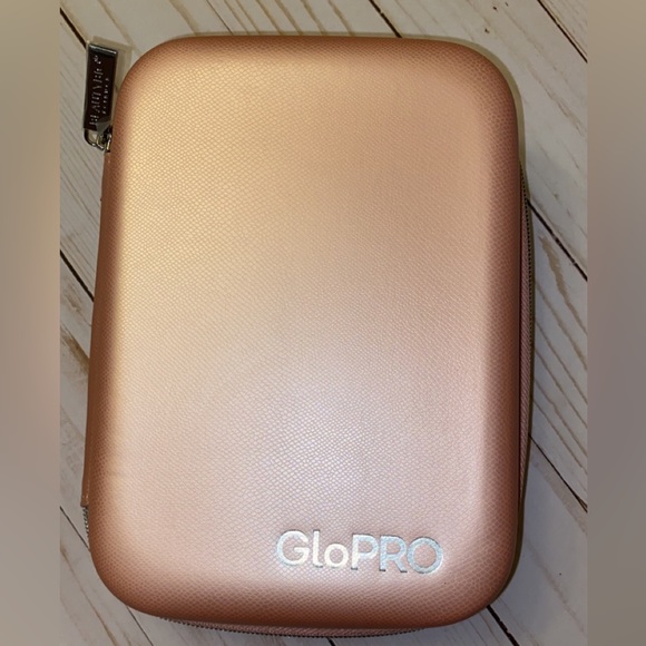 GloPRO Facial Microneedling Set - Picture 4 of 5